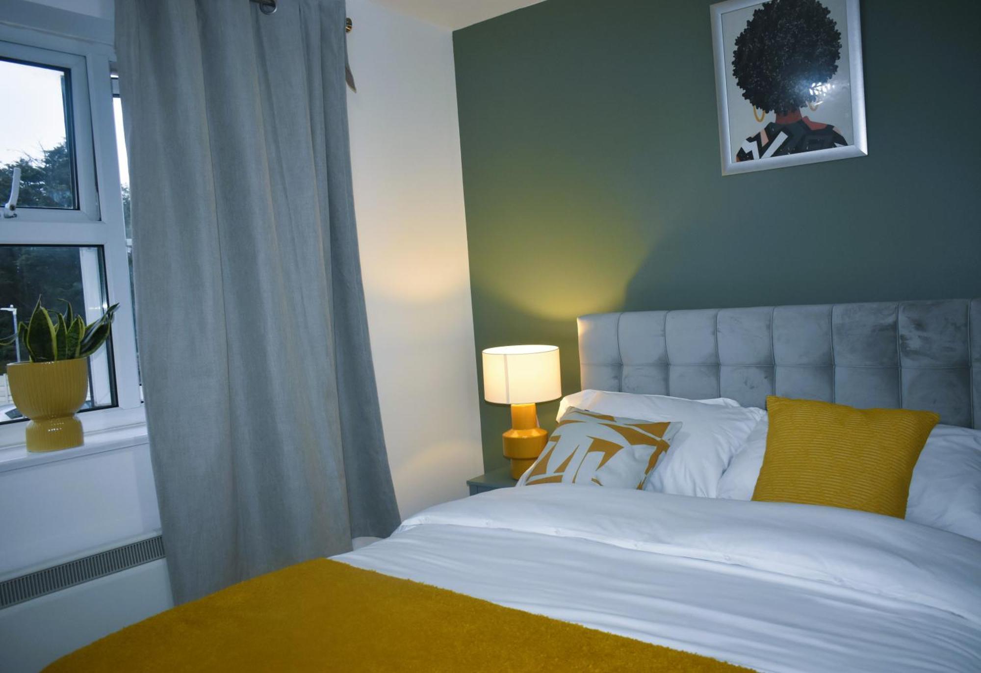 Luxury 2 Bed House With 3 Beds,3 Free Parking Lot In Dartford Near Town Centre, Adjacent Bus Stop, Train Station, Bluewater Mall, 25Mins To London City Airport,20 Miles From Central London Buitenkant foto